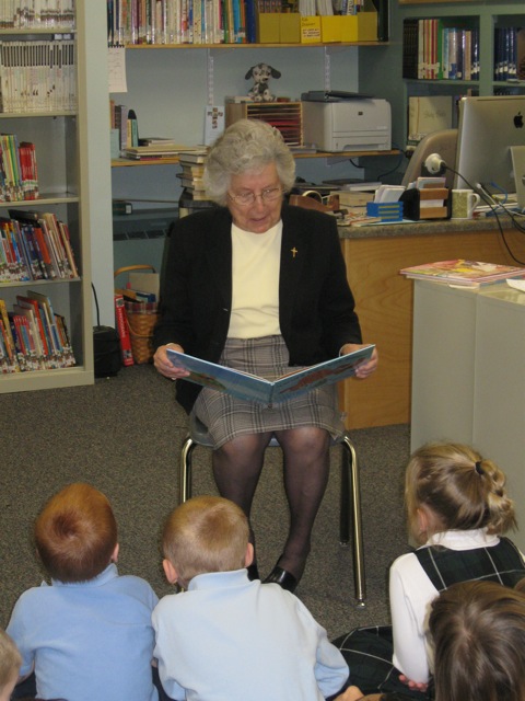 David Thesee Korson reads to children